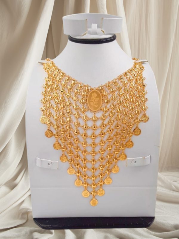 مخنق مطلي مطابق للذهب