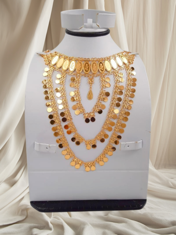 مخنق مطلي مطابق للذهب