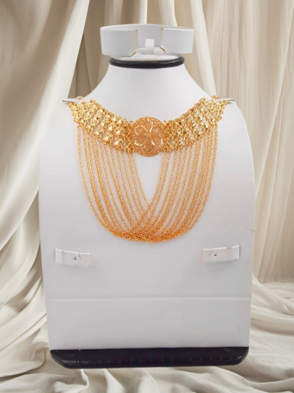 مخنق مطلي مطابق للذهب