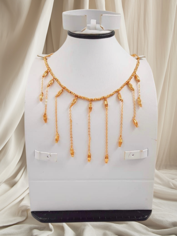 مخنق مطلي مطابق للذهب