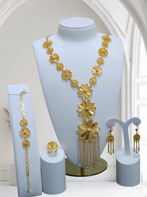 طقم الورده مطلي مطابق للذهب