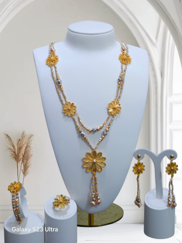 طقم ملكي مطلي مطابق للذهب