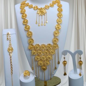 طقم ملكي فخم مطابق للذهب