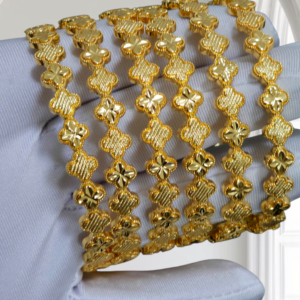 ٢٠٢٦٠٢١٢_٠٣٣٢٣٧ (1) 6 حبات بناجر فان كليف مطلي مطابق للذهب